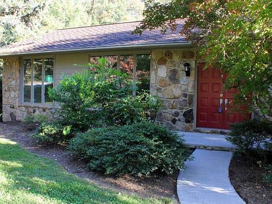 1st image of 144 Saint Andrews Dr