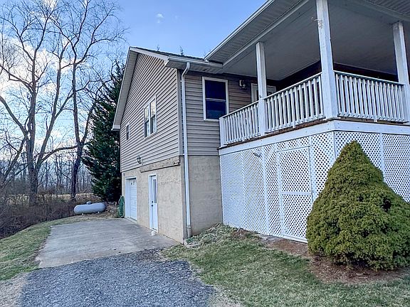3rd image of 74 Lockes Way