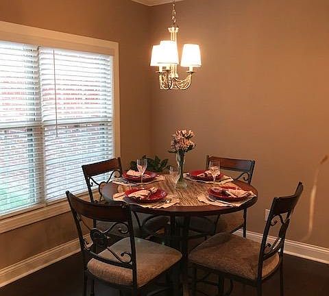 4th image of 1023 Berry Hill Dr