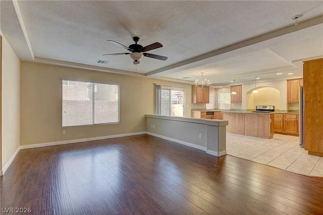 3 bed, 2.5 bath, 1685 sqft, $2,255 — Photo 2