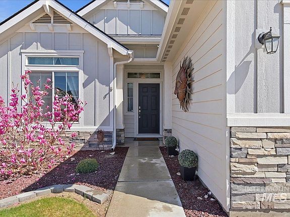 3rd image of 16202 Dietz Way