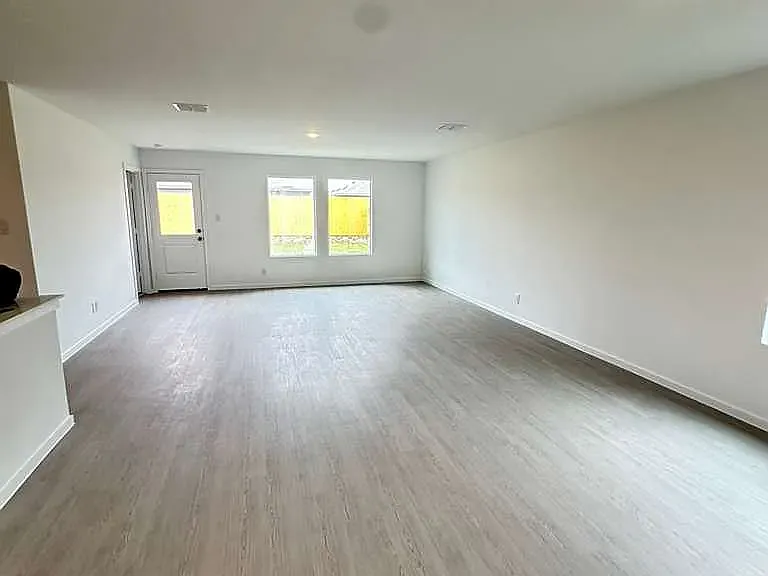 1609 Sparrow Hawk Rd — Photo 3