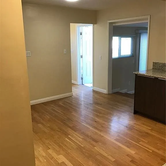 5609 Welland Ave — Photo 13