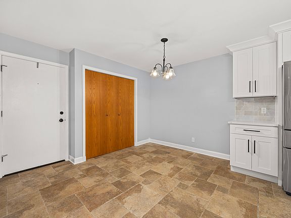 4th image of 20224 S Frankfort Square Rd APT G