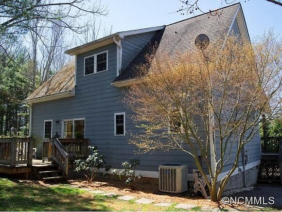 2nd image of 300 White Pine Dr