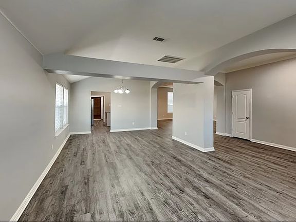 4th image of 1240 Old Oak Dr #1