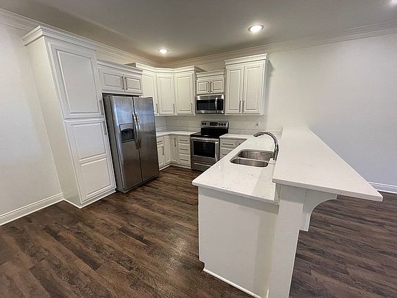 4th image of 2206 Nassau Ln