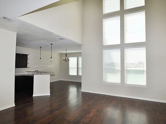 5th image of 100-106 Eagle Meadow Dr #100