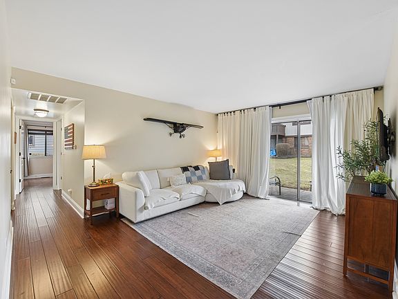 5th image of 1223 Sandhurst Ct Unit D-1