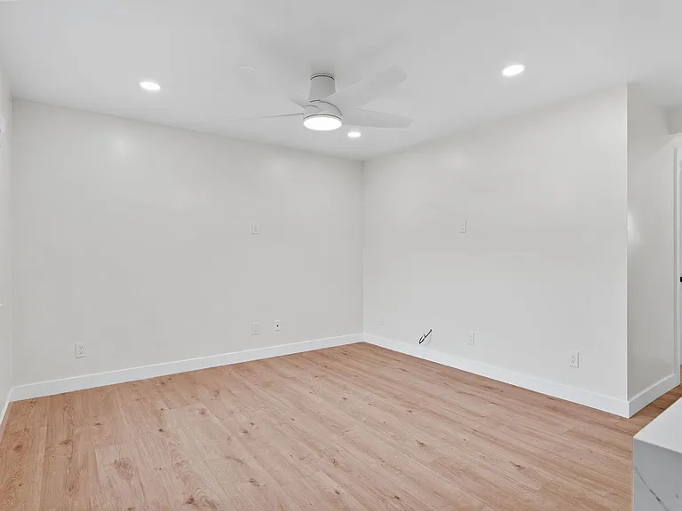 Ocean Beach Living | Modern 2Bd/2Ba | Laundry in-unit — Photo 11