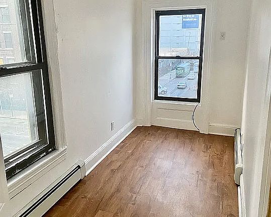 4th image of 614 11th Ave #4