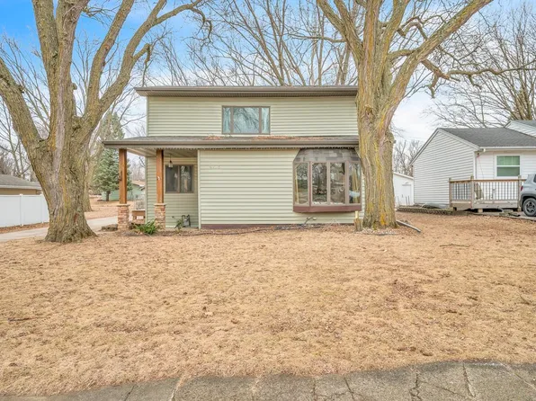 903 9th St, Spirit Lake, IA 51360