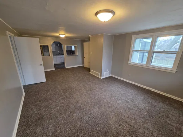 910 Woodson St, Saint Joseph, MO 64501