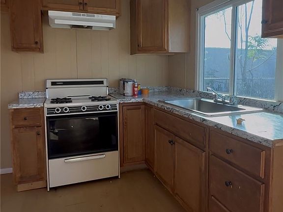 3rd image of 1011 W La Cadena Dr Space 30