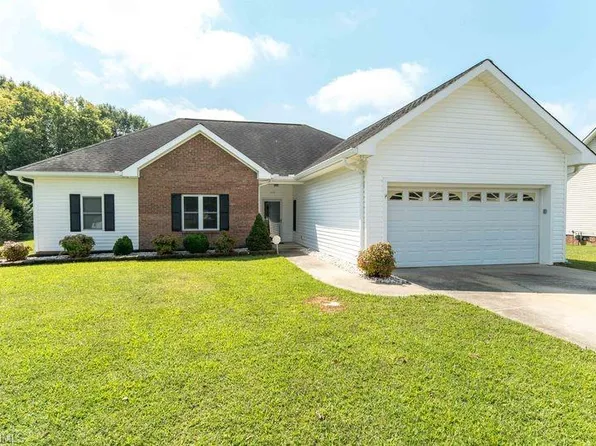 111 Hunters Horn Ln, Winston Salem, NC 27107