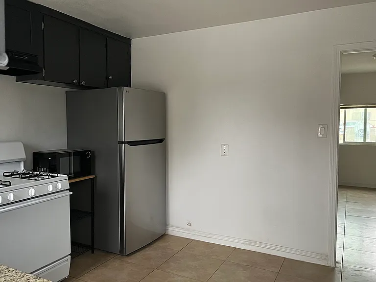 1374 Villa St — Photo 8