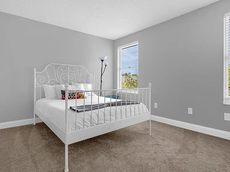 2820 Smithfield Dr — Photo 23