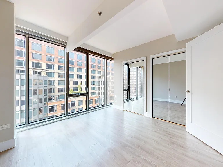 237 E 34th St #1802 — Photo 14