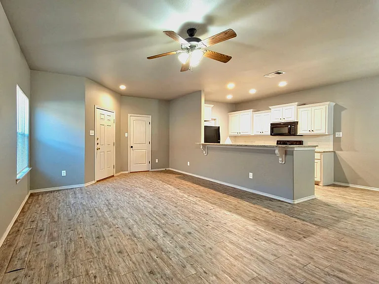 1109 Preston Trl — Photo 3