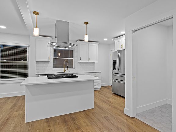 4th image of 648 Stratford Dr
