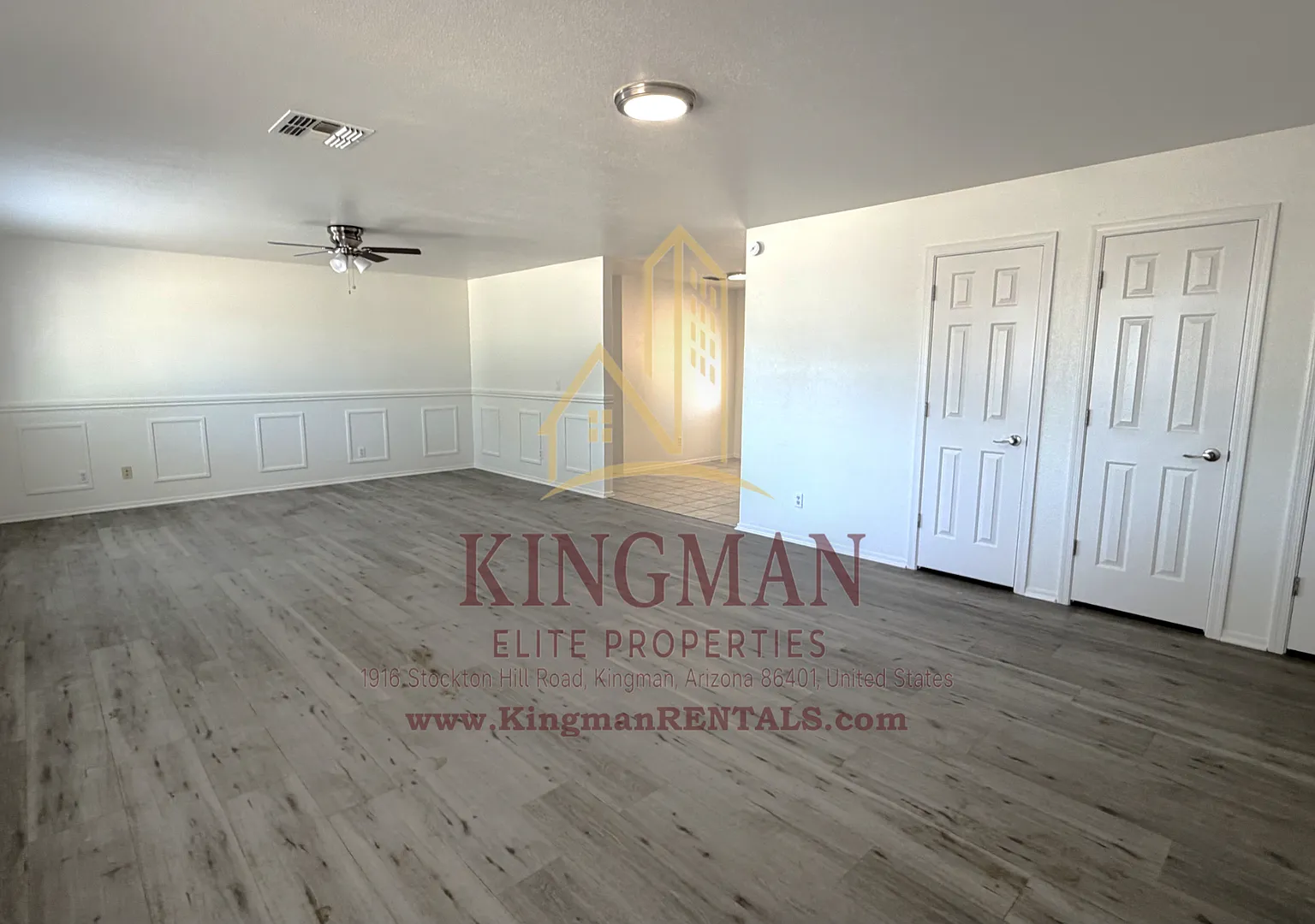 Golden Valley Beauty with RV Parking and Spacious Landscaped Lot — Photo 2