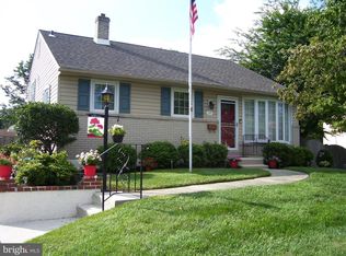 14 Stuart Dr, Aston, PA 19014