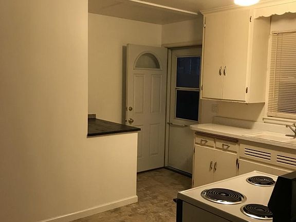 Kitchen Photo 2
