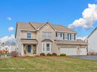 723 Eagle Brook Ln, Naperville, IL 60565