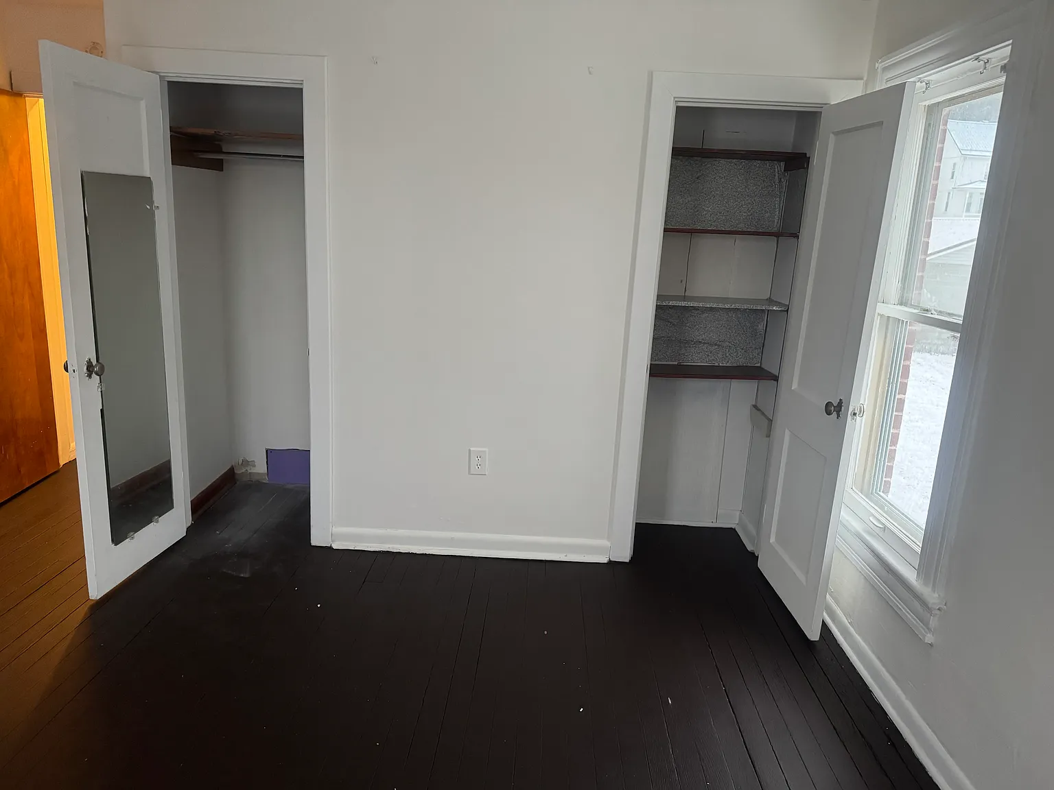2 bed, 700 sqft, $900 — Photo 1