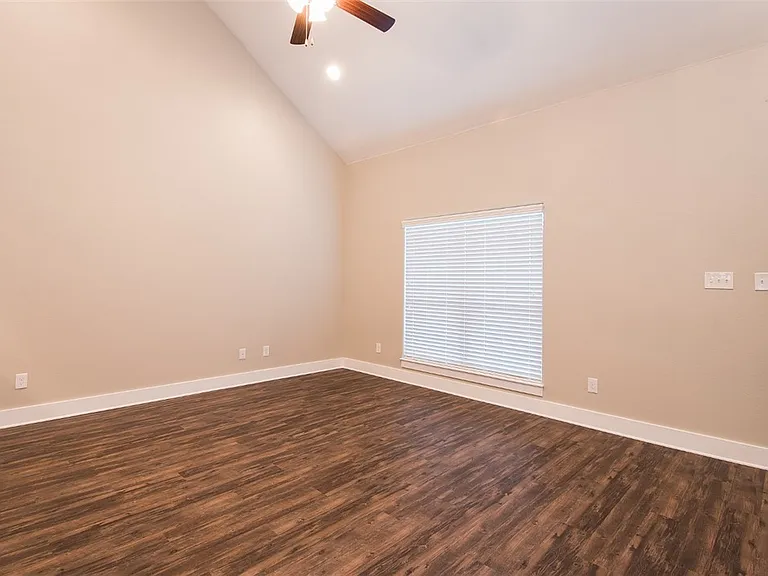 216 Howdy Ct — Photo 13