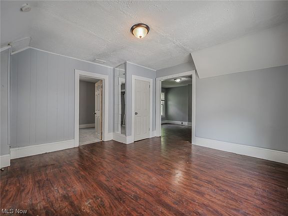 3rd image of 2112 W 93rd St