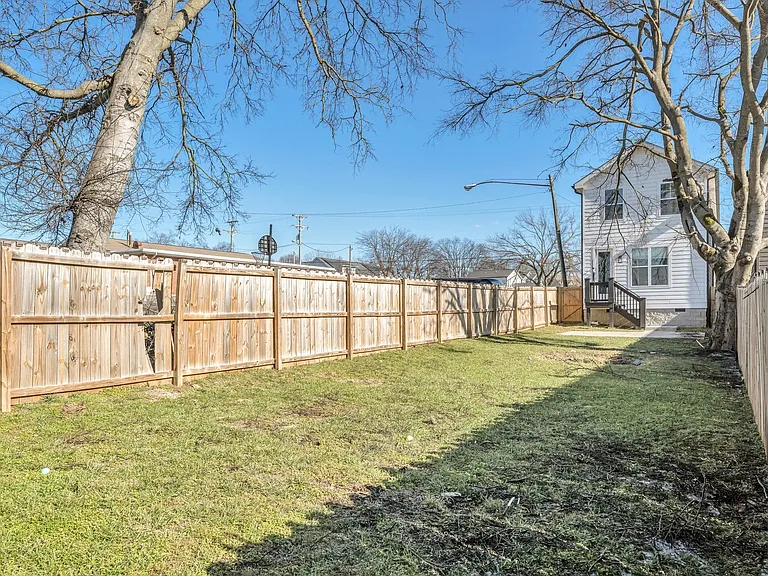 611B James Ave — Photo 37