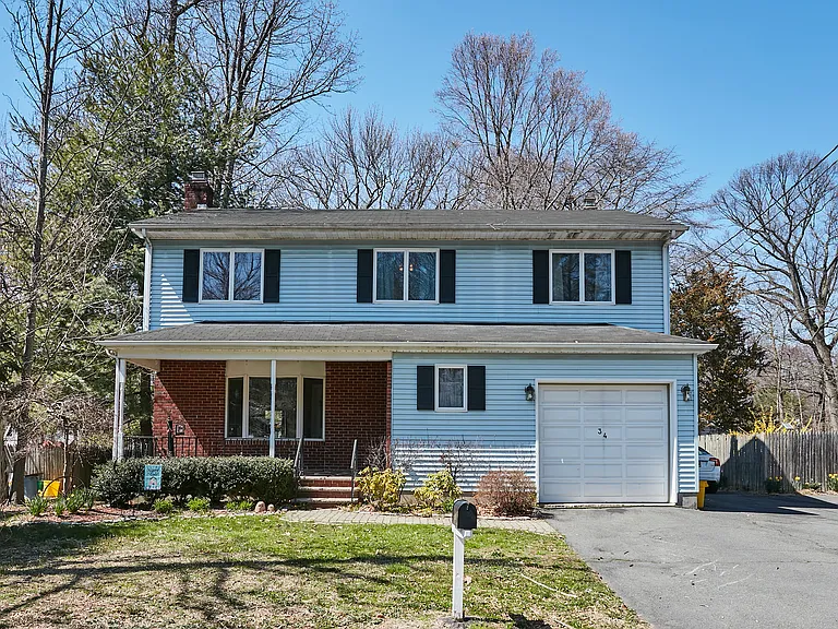 34 Berrien Ave — Photo 1