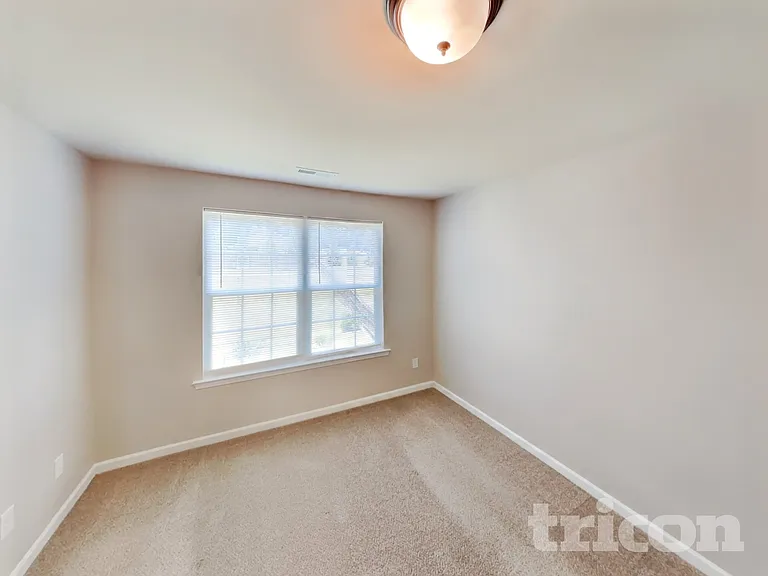 4676 Midstream Crossing Dr — Photo 12