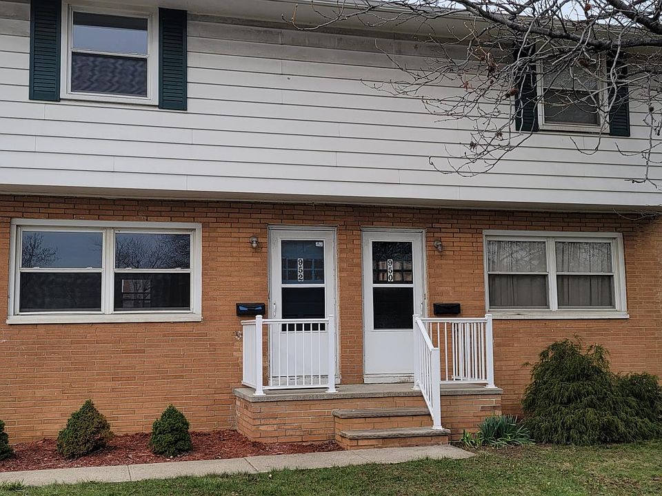 1st image of 952 E 216th St