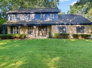 5N400 Fence Rail Ct, St Charles, IL 60175