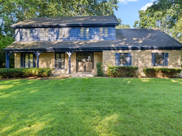 5N400 Fence Rail Ct, St Charles, IL 60175