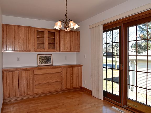 Dinette with pecan buffet