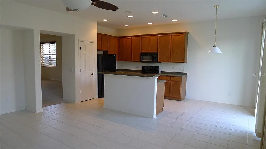 3 bed, 2.0 bath, 1930 sqft, $1,995 — Photo 4