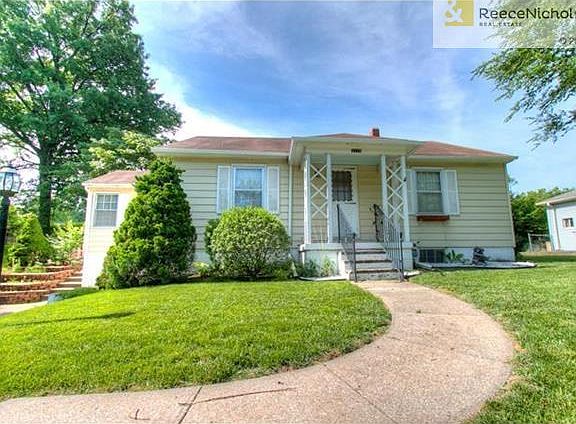 2nd image of 3115 NE 43rd St