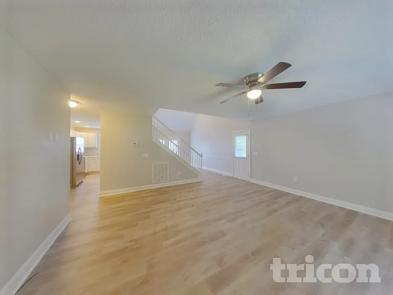 423 Riverwalk Dr NW — Photo 3