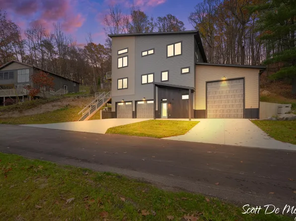 7116 Larned Dr, Belding, MI 48809