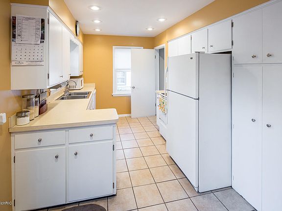 4th image of 2645 Newstead Ave SW
