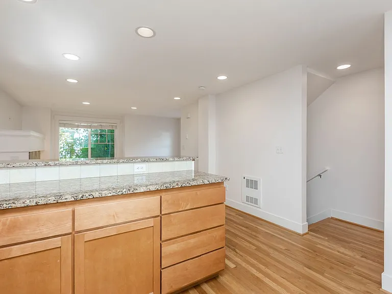 7552 12th Ave NE #A — Photo 10