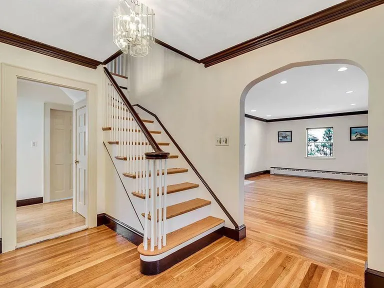 832 Chestnut St — Photo 3