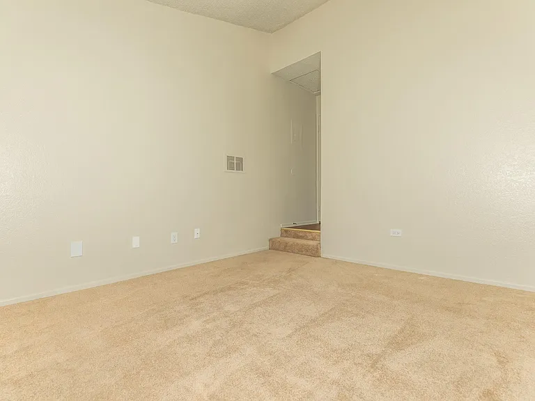 Harbor Pointe Apartments — Photo 21