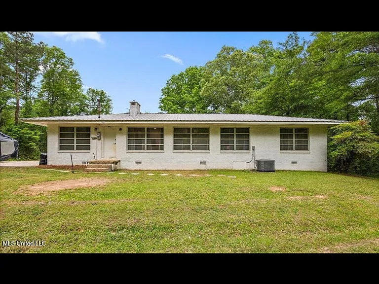 3850 Highway 35 N — Photo 7