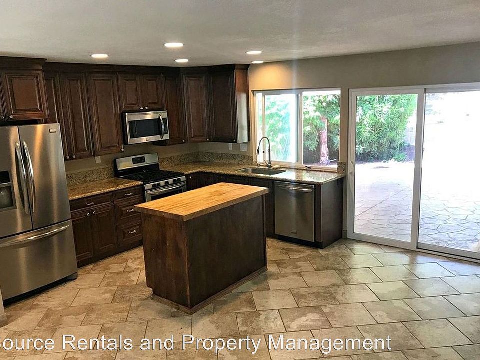 2nd image of 8952 Revelstoke Way