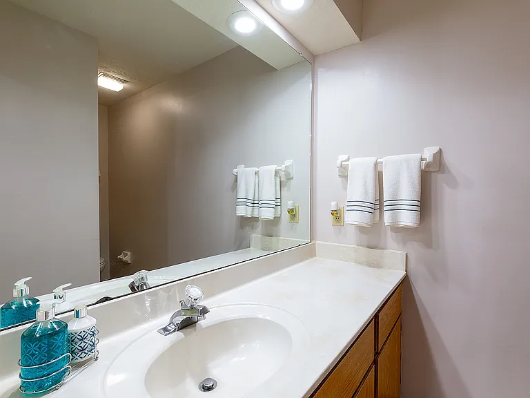 One-bed bathroom
