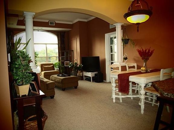 Living/Dining area